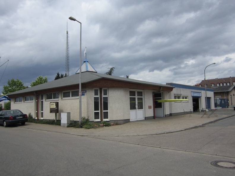 Mannheimer Rudergesellschaft Rheinau - Boathouse2.JPG